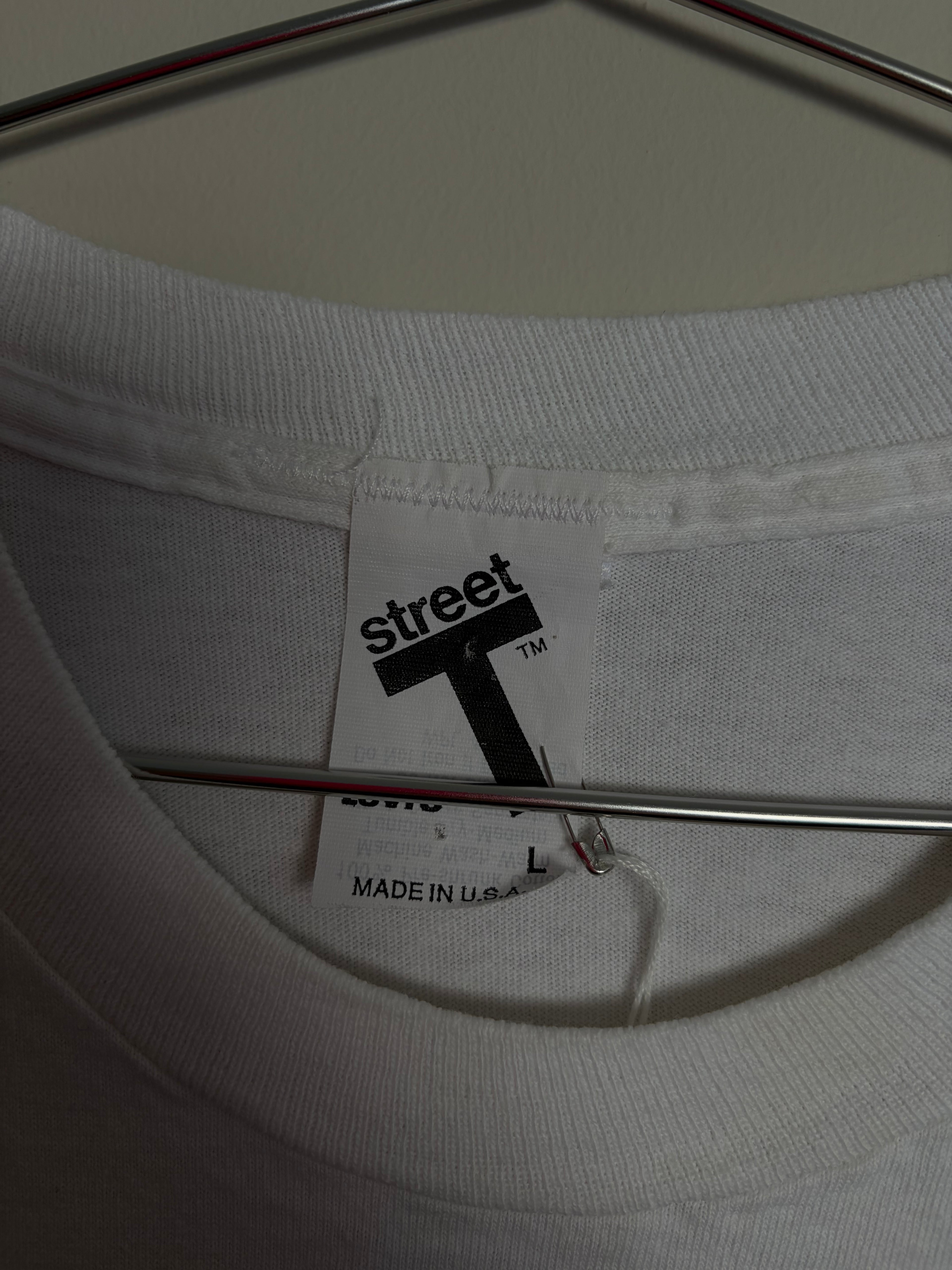 (L) 1990 Levi’s White Tee
