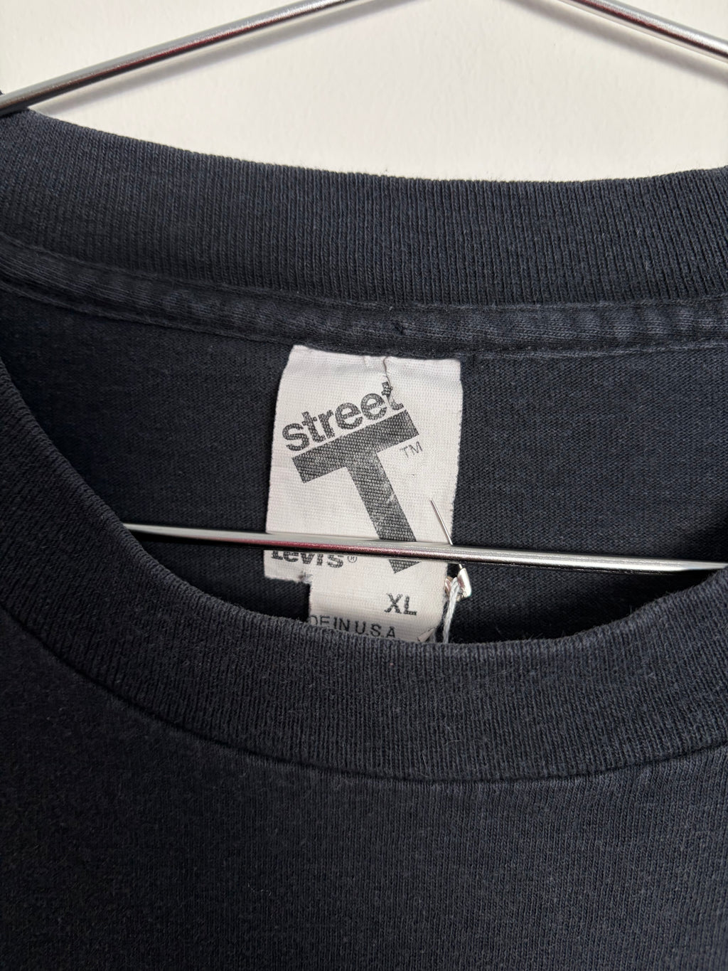 (XL) 1990 Levi’s Black Tee
